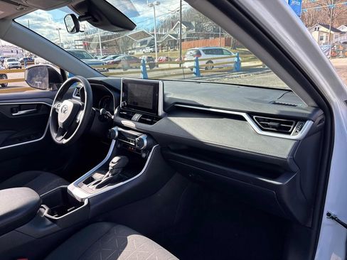Used 2025 Toyota RAV4 XLE image 29