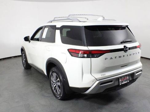 Certified 2022 Nissan Pathfinder SL FWD image 16