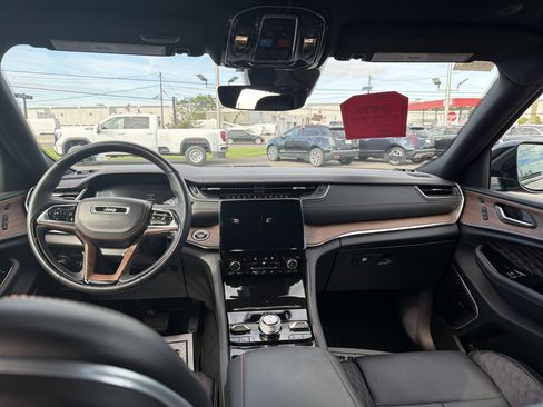 Used 2022 Jeep Grand Cherokee Summit w/ Luxury Tech Group V image 28