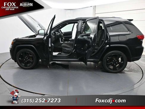 Used 2018 Jeep Grand Cherokee Laredo AWD/4WD image 38