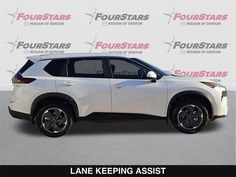Used 2026 Nissan Rogue SV image 3