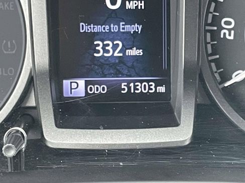 Used 2022 Toyota Tacoma TRD Sport w/ Technology Package image 31