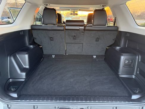 Used 2018 Toyota 4Runner SR5 image 16