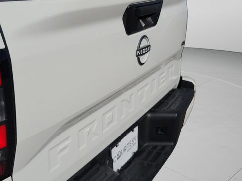 Certified 2023 Nissan Frontier SV w/ Technology Package image 9