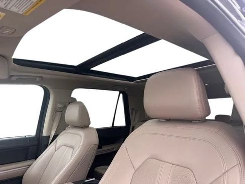 Used 2024 Ford Expedition Limited AWD/4WD image 11