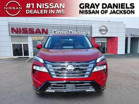 Used 2024 Nissan Rogue Platinum w/ Platinum Premium Package FWD image 2