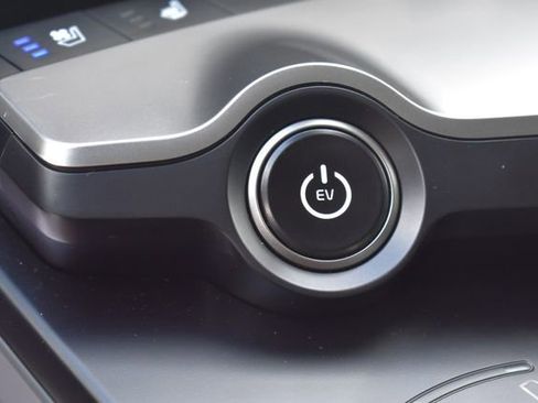 Certified 2025 Kia EV6 Wind image 25