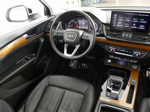 Used 2022 Audi Q5 2.0T Premium w/ Convenience Package image 23