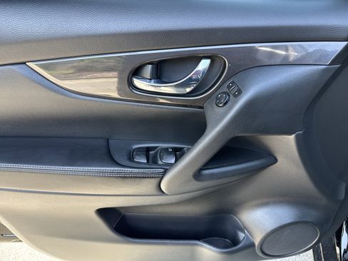 Used 2020 Nissan Rogue S w/ Special Edition Package image 14