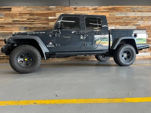 Used 2017 Jeep Wrangler Unlimited Rubicon w/ Cold Weather Group AWD/4WD image 17