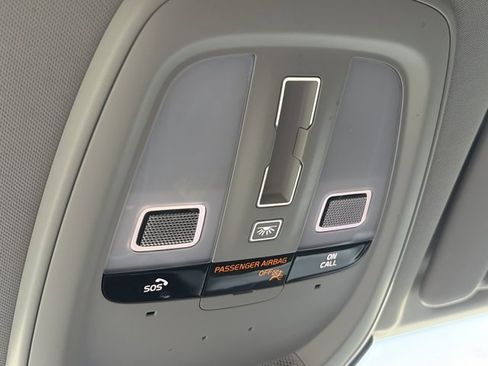 Used 2022 Volvo XC60 B5 Momentum image 23