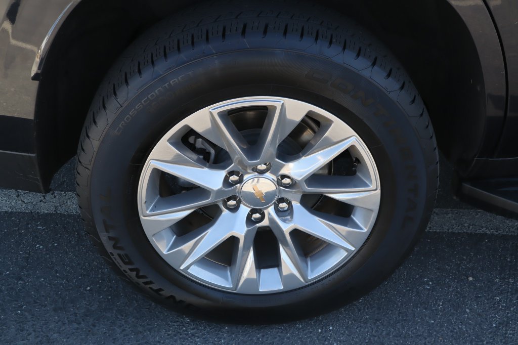 Used 2025 Chevrolet Tahoe Premier RWD image 14