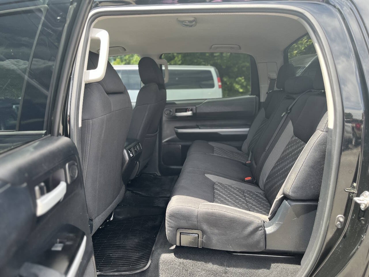 Used 2018 Toyota Tundra SR5 w/ SR5 Upgrade Package AWD/4WD image 13