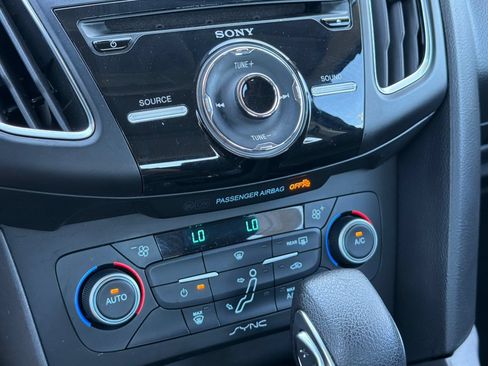 Used 2018 Ford Focus SEL FWD image 19