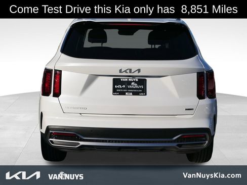 Used 2023 Kia Sorento EX image 4