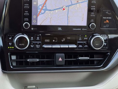 Used 2022 Toyota Highlander Limited image 5