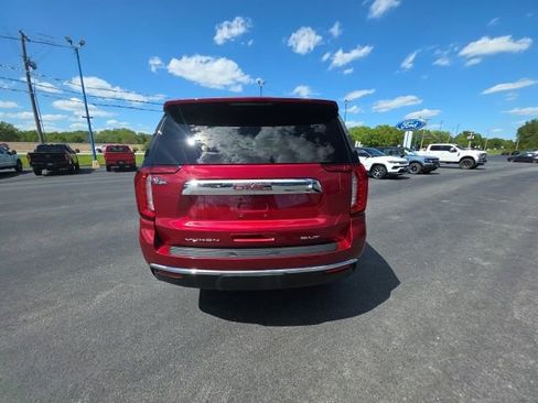 Used 2023 GMC Yukon XL SLT AWD/4WD image 8