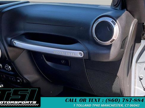 Used 2014 Jeep Wrangler Unlimited Sahara w/ Dual Top Group AWD/4WD image 15
