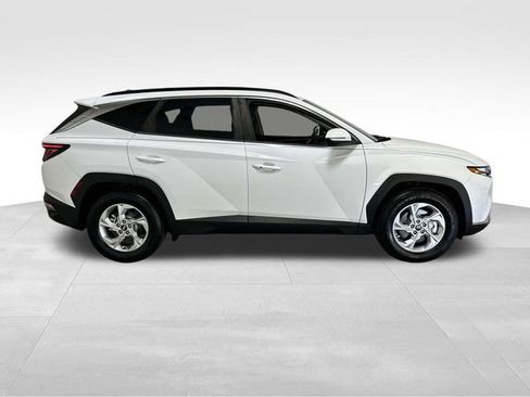 Used 2022 Hyundai Tucson SEL FWD image 2