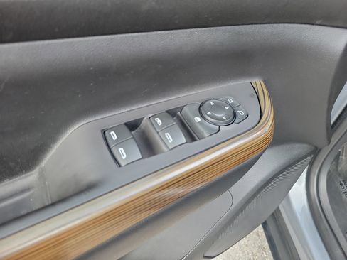 Used 2020 GMC Acadia SLE image 23