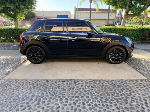 Used 2018 MINI Cooper 4-Door Hardtop image 3