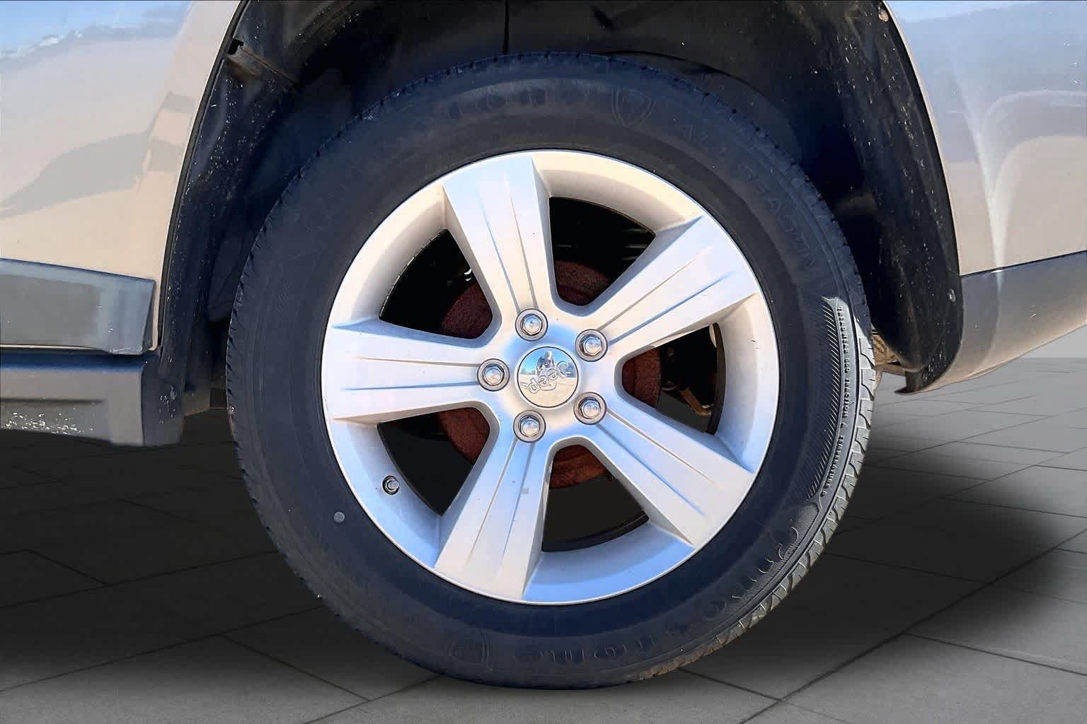 Used 2011 Jeep Compass Sport w/ Sun/Sound Group FWD image 10