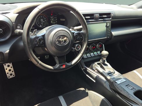 Used 2024 Toyota GR86 Premium RWD image 12