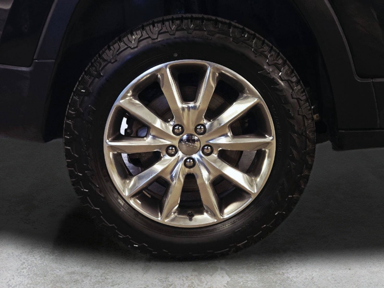 Used 2014 Jeep Cherokee Limited w/ Luxury Group AWD/4WD image 11