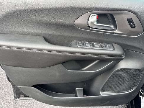 New 2026 Chrysler Pacifica Select image 10