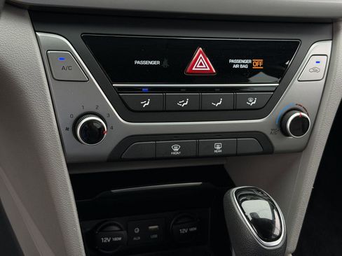 Used 2017 Hyundai Elantra SE FWD image 13