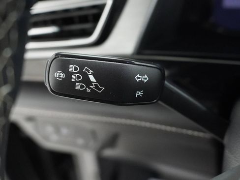 Used 2024 Volkswagen Atlas Cross Sport SE w/ Panoramic Sunroof Package FWD image 9