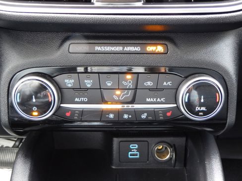 Used 2022 Ford Escape Titanium image 24