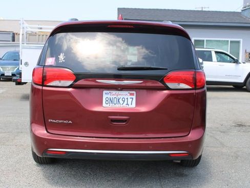 Used 2018 Chrysler Pacifica Touring-L FWD image 4