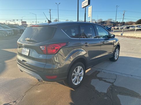 Used 2019 Ford Escape SE image 6