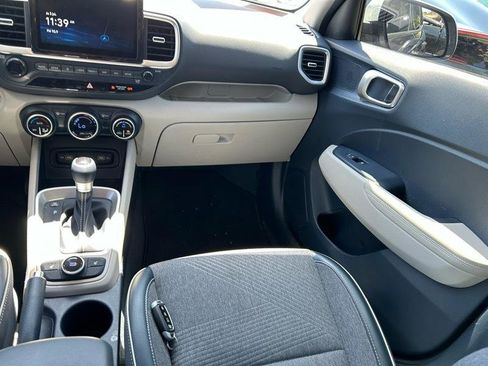 Used 2022 Hyundai Venue Limited image 13