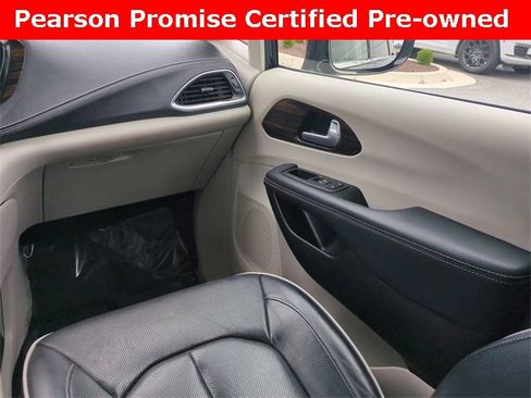Used 2024 Chrysler Pacifica Limited image 17