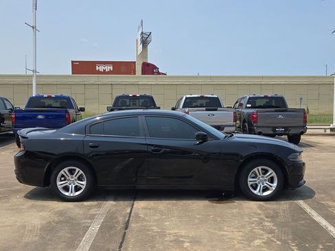 Used 2022 Dodge Charger SXT RWD image 2