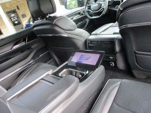 Used 2024 Jeep Grand Wagoneer Series II Obsidian w/ Quick Order Packagew 28T AWD/4WD image 18