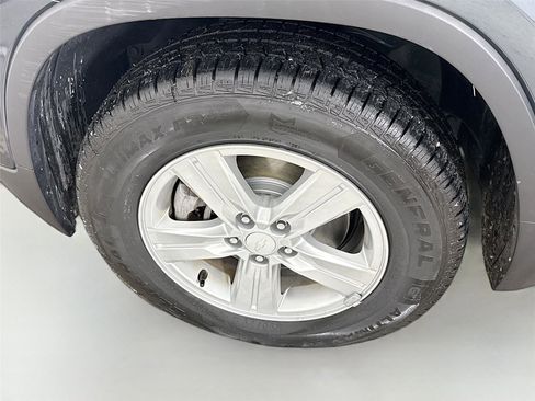 Used 2022 Chevrolet Trax LS w/ Tint and Cruise Package image 29