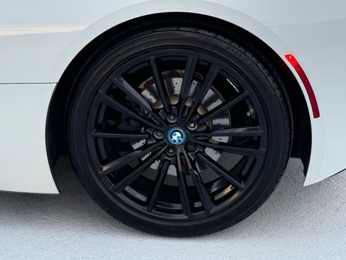Used 2019 BMW i8 Coupe AWD/4WD image 16