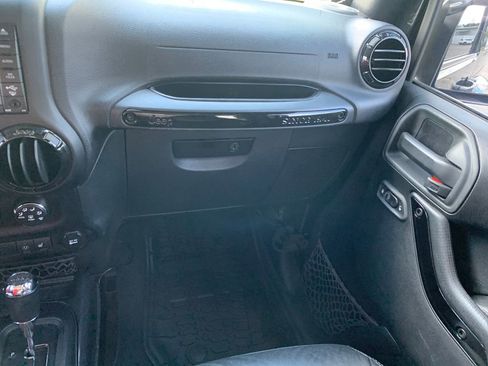 Used 2017 Jeep Wrangler Sahara AWD/4WD image 16