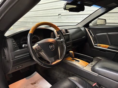 Used 2005 Cadillac XLR RWD image 10