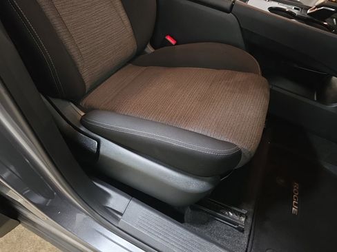 Used 2023 Nissan Rogue SV image 34