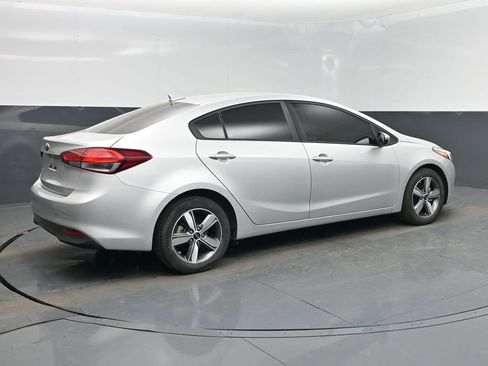 Used 2018 Kia Forte LX w/ LX Popular Package image 3