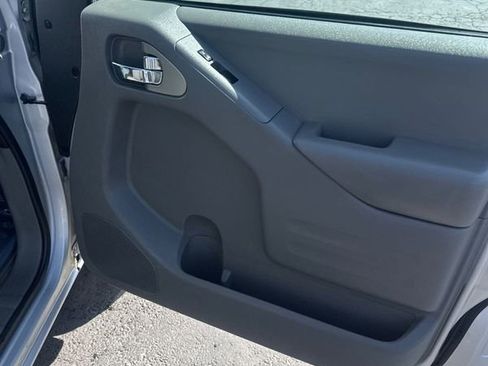 Used 2016 Nissan Frontier SV image 11