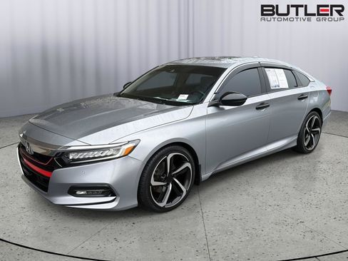 Used 2018 Honda Accord Touring image 1