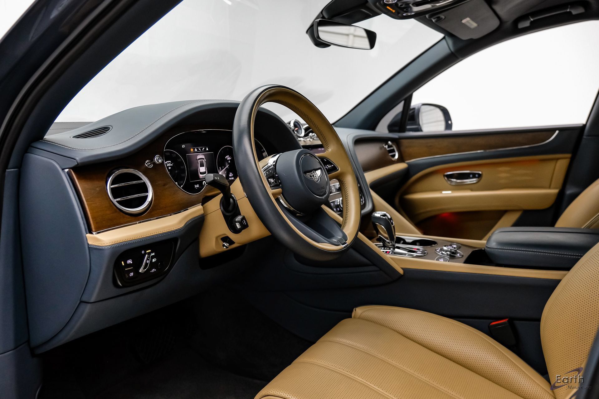 Used 2023 Bentley Bentayga Extended Wheelbase AWD/4WD image 40