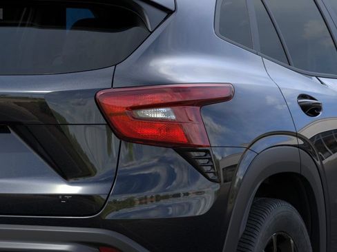 New 2026 Chevrolet Trax LT w/ Midnight Edition FWD image 11
