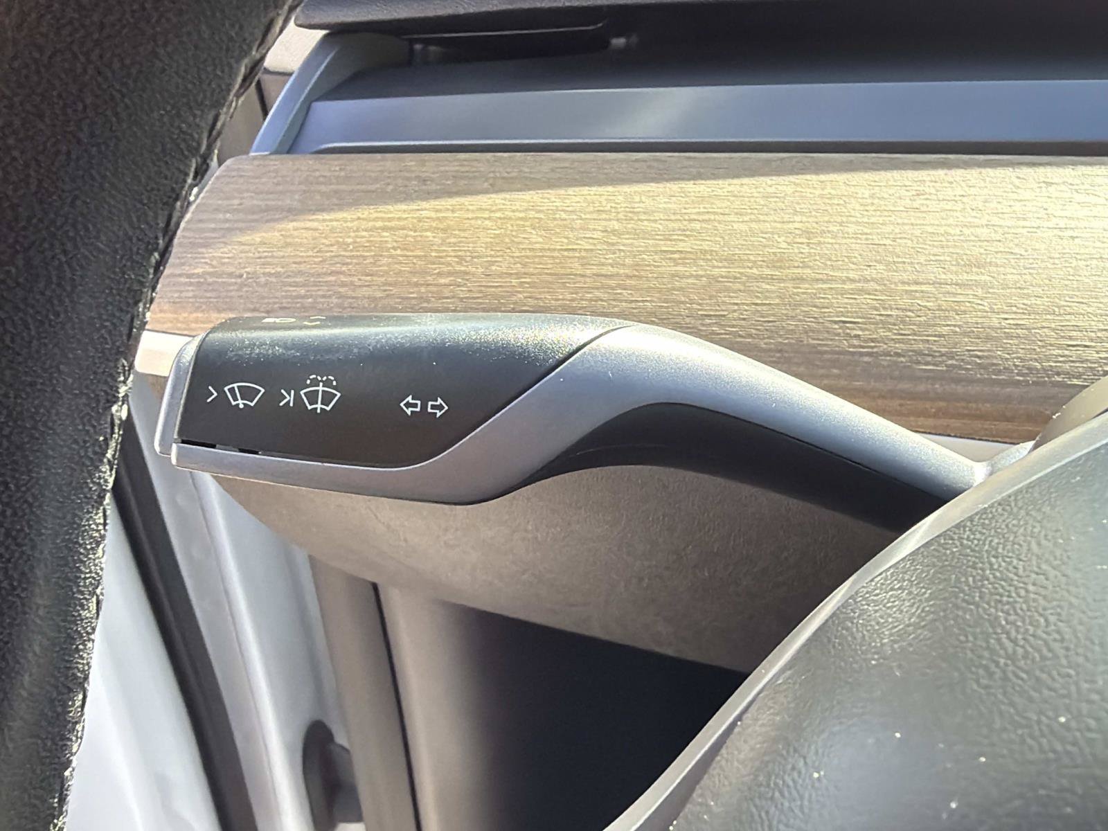 Used 2021 Tesla Model Y Long Range AWD/4WD image 23