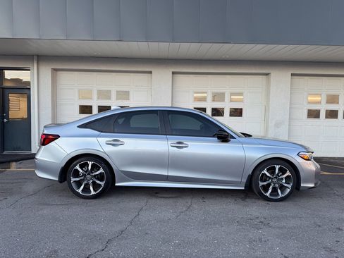 Used 2025 Honda Civic Sport image 2